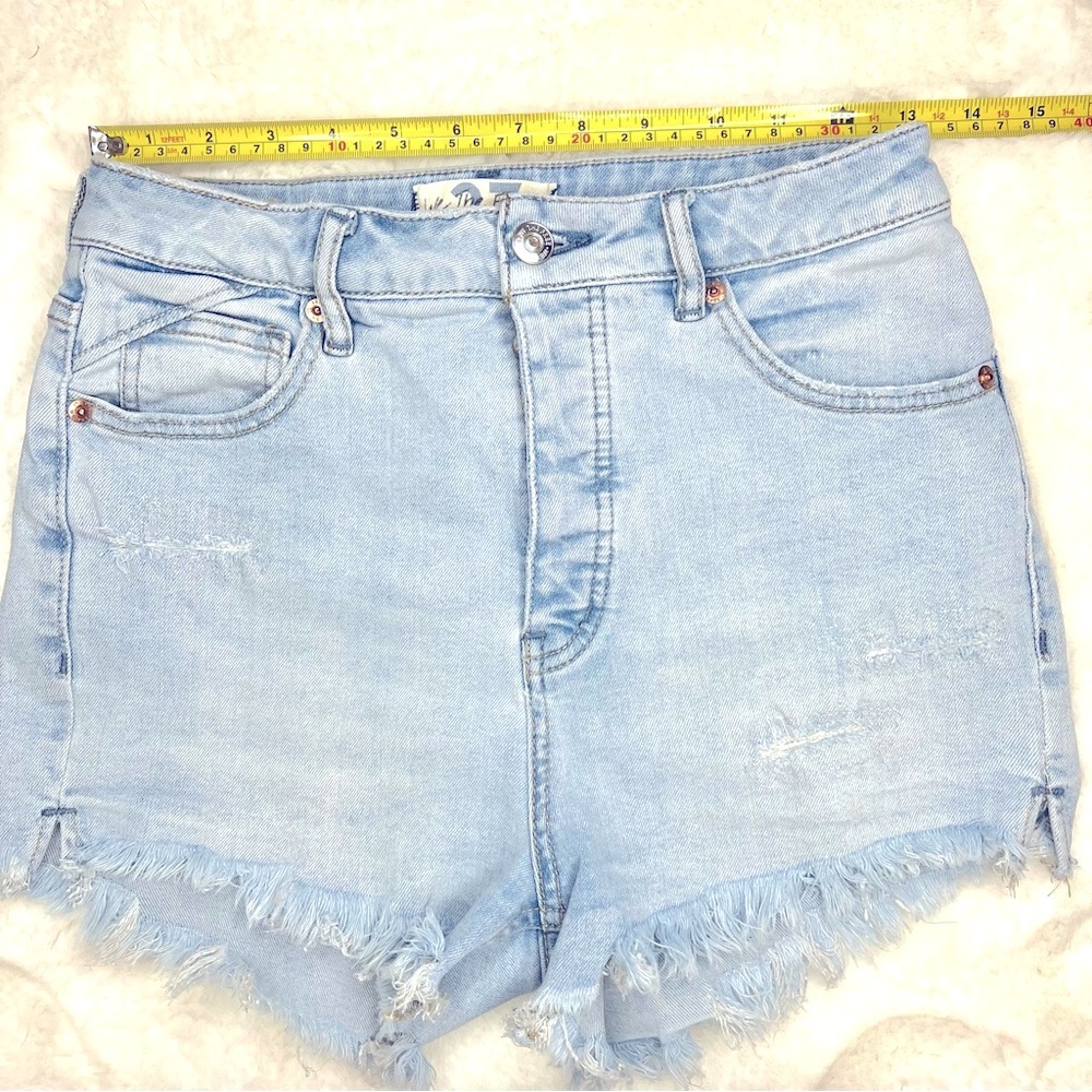 We The Free CRVY Vintage High Rise Light Wash Shorts Size 27 - Picture 13 of 15